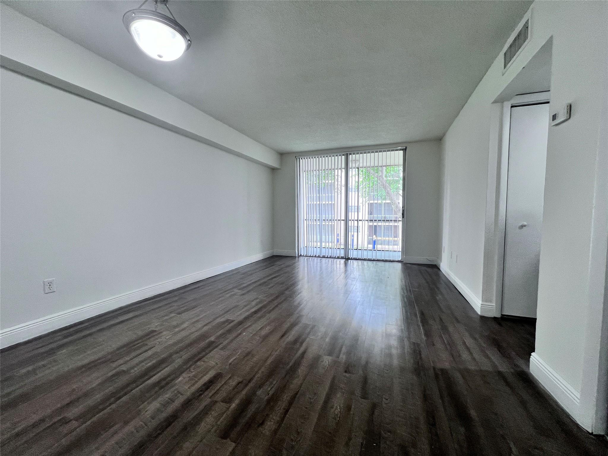 1196 NW 40th Avenue # 311 — Photo 3