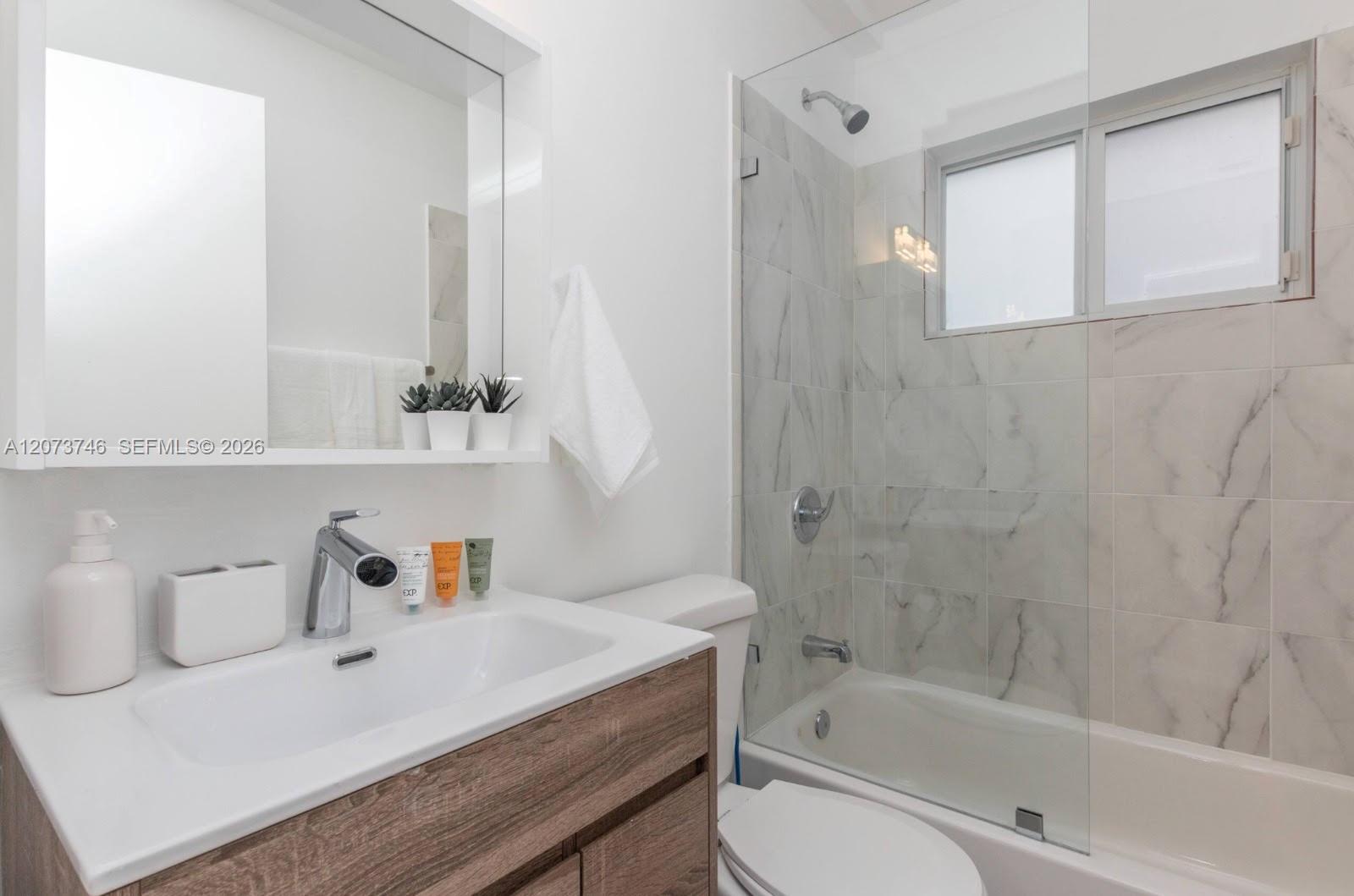 6509 NE 5th Ave — Photo 4