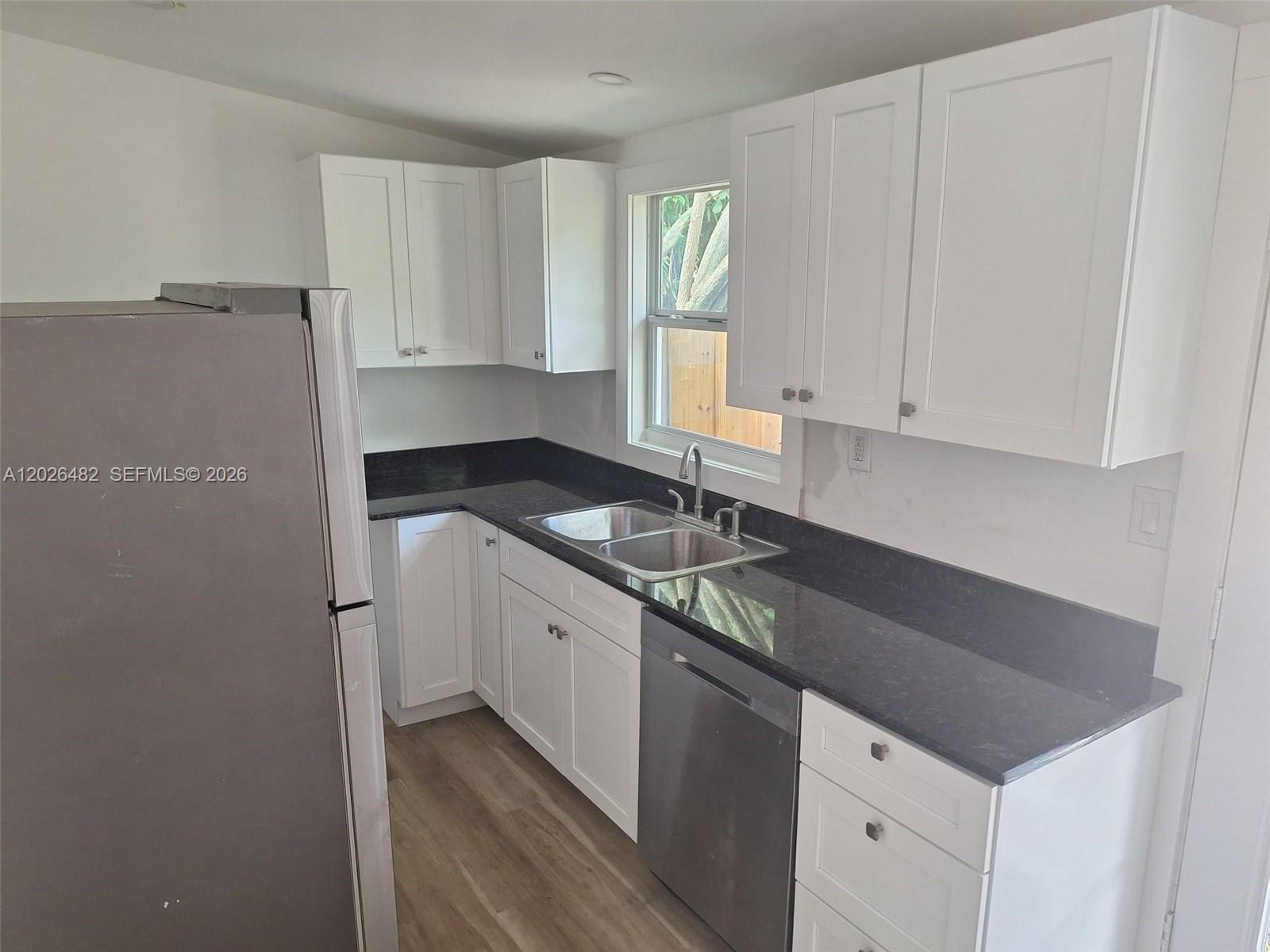 1121 NE 1st Ave # 2 — Photo 2