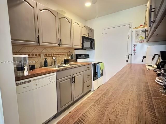2270 NE 68th St # 1906 — Photo 4