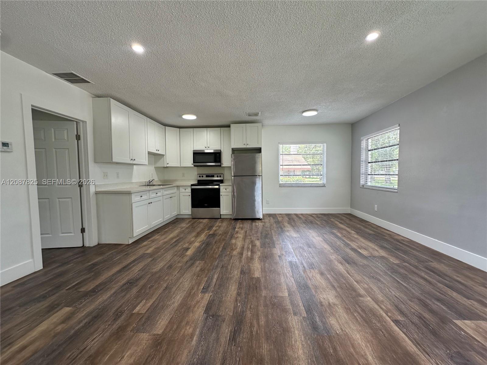 3315 SW 15th Ave # 6 — Photo 3