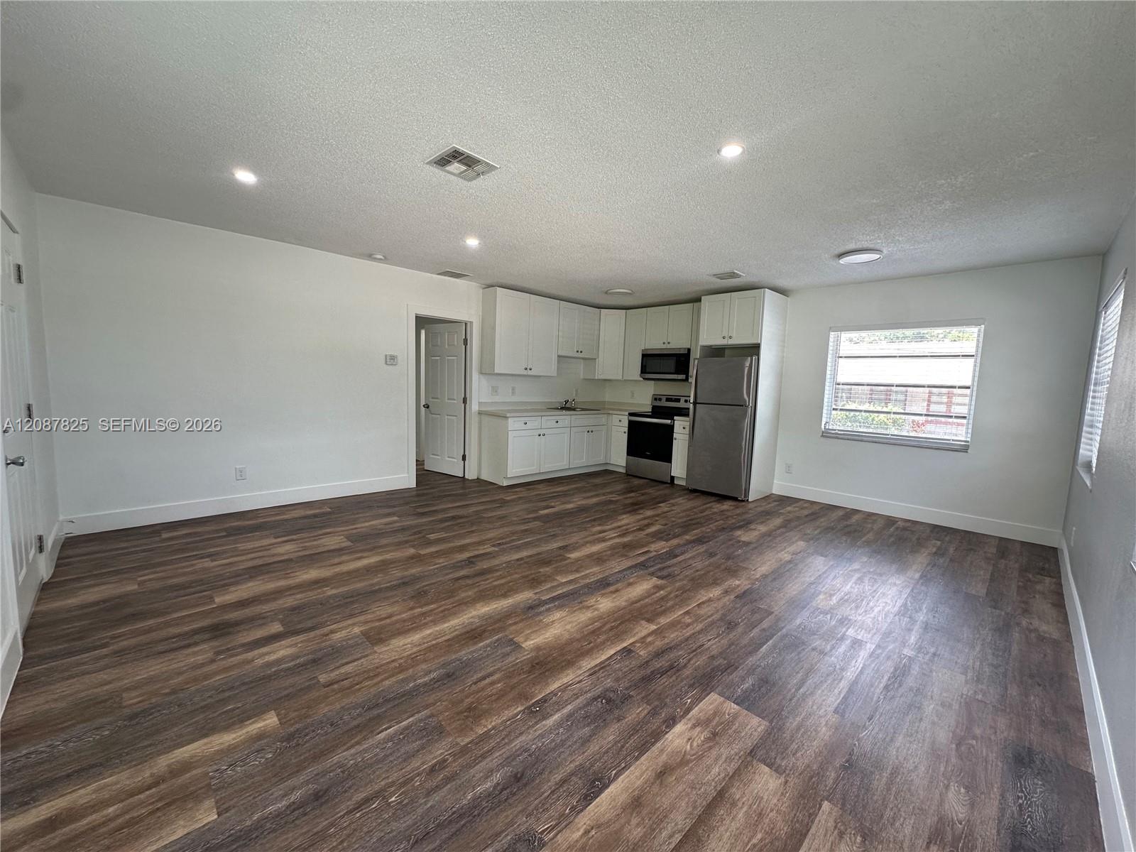 3315 SW 15th Ave # 6 — Photo 4