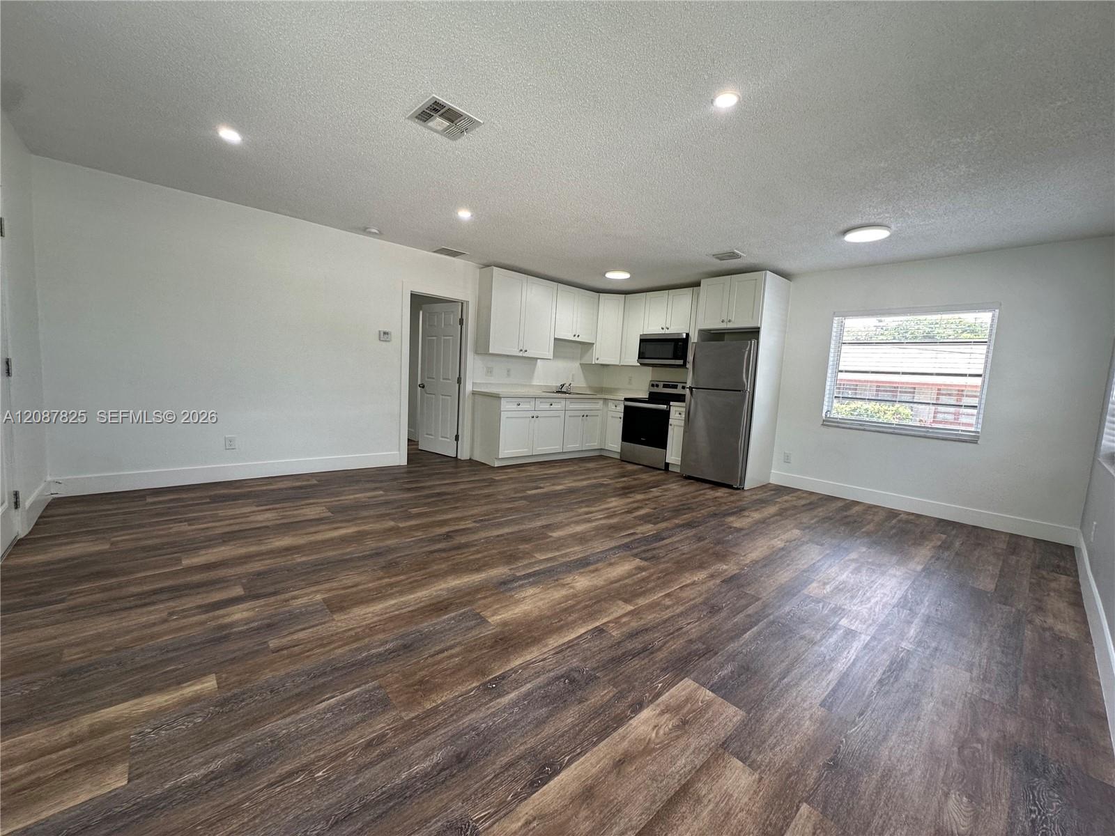 3315 SW 15th Ave # 6 — Photo 5