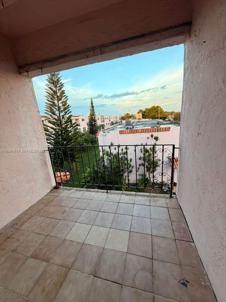 1255 W 53rd St # 202 — Photo 3