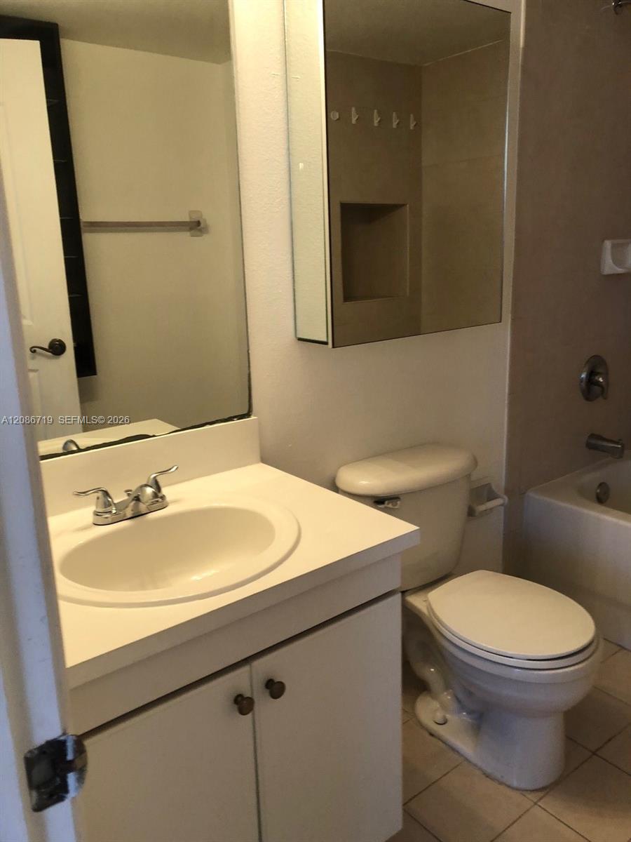 218 NW 12 AV # 506 — Photo 3