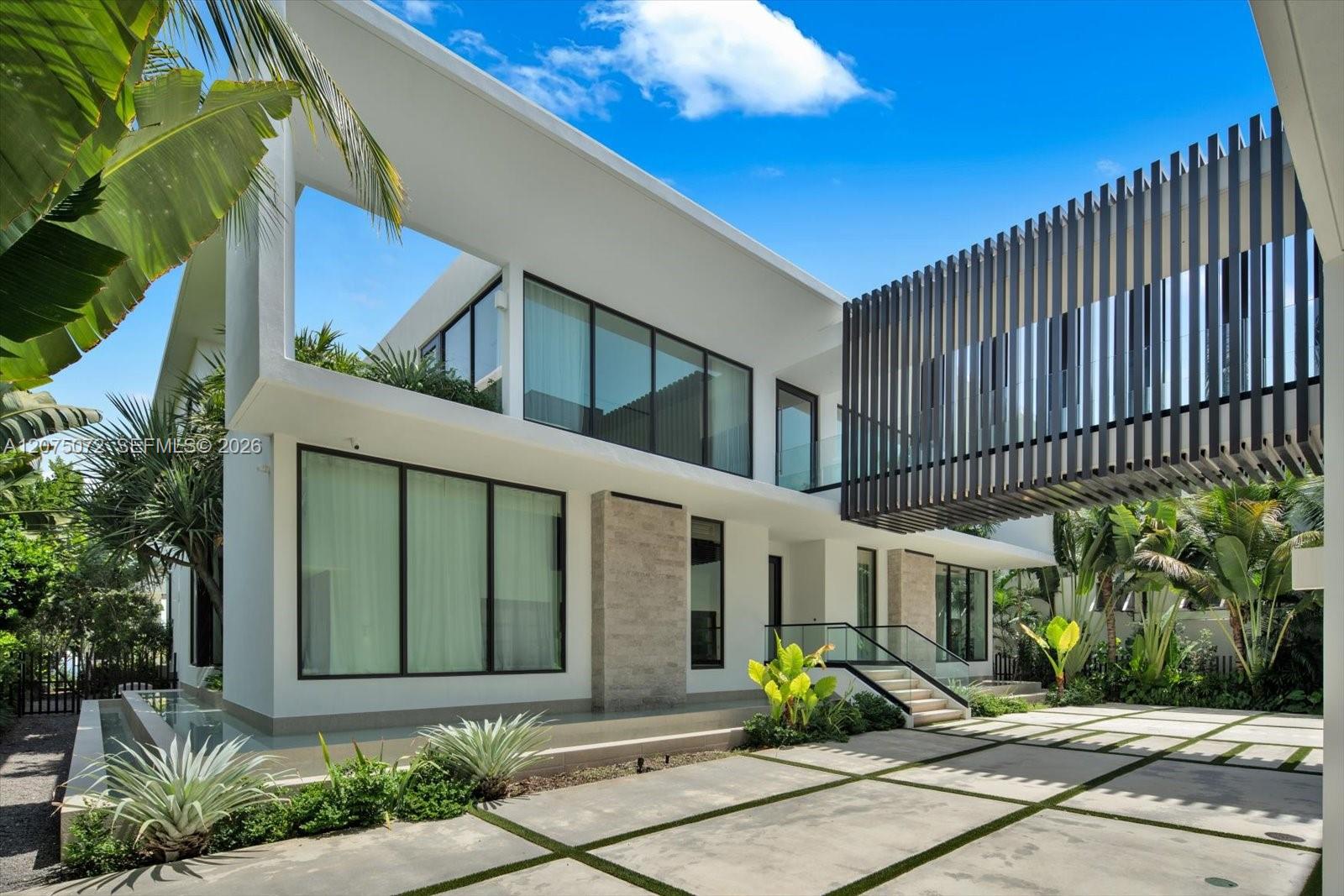375 N Hibiscus Dr — Photo 3