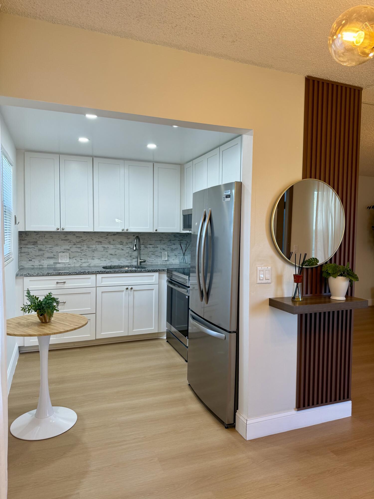 402 Brighton J # J — Photo 2