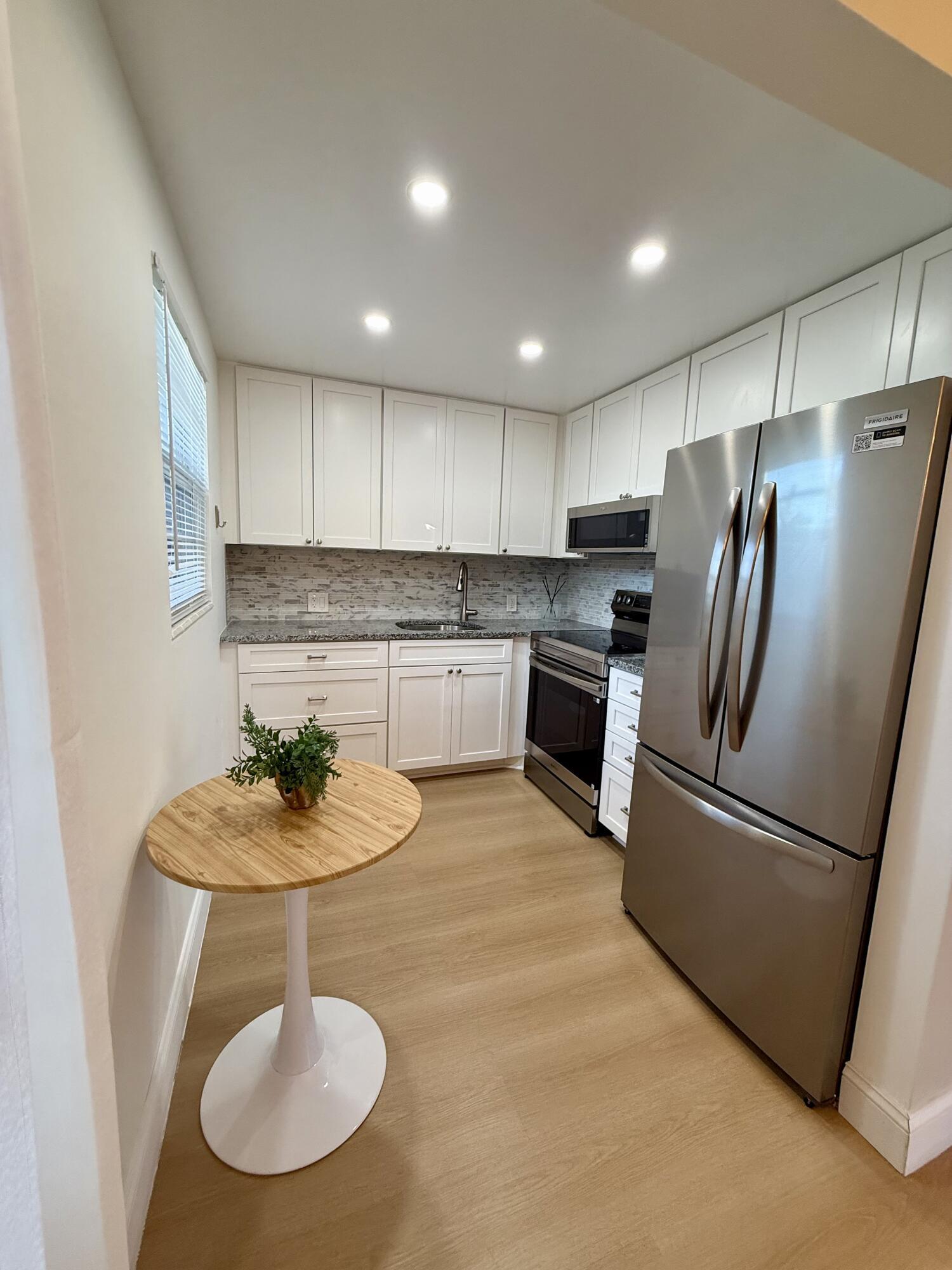 402 Brighton J # J — Photo 4