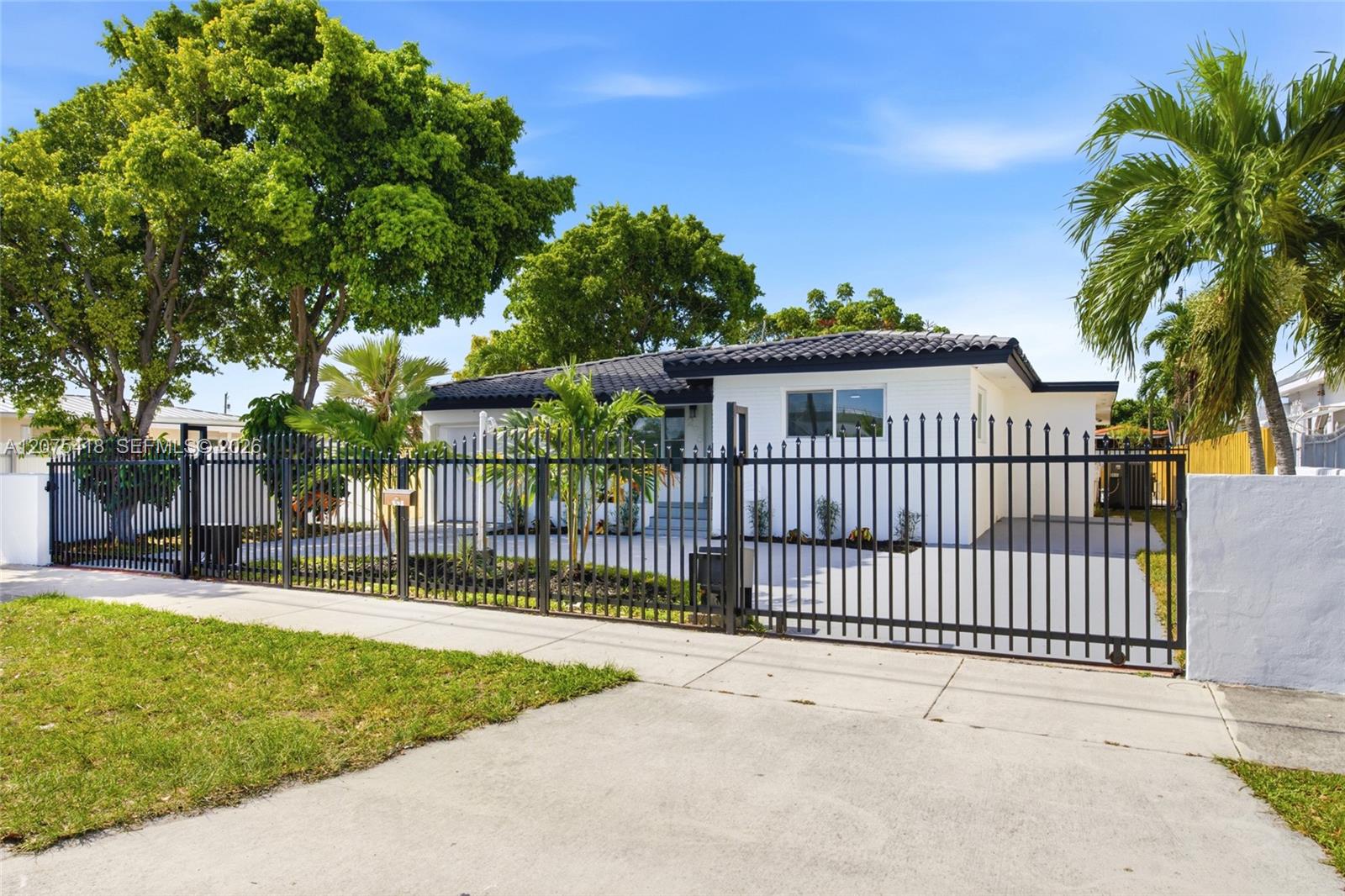 275 W 13 St, Hialeah FL 33010