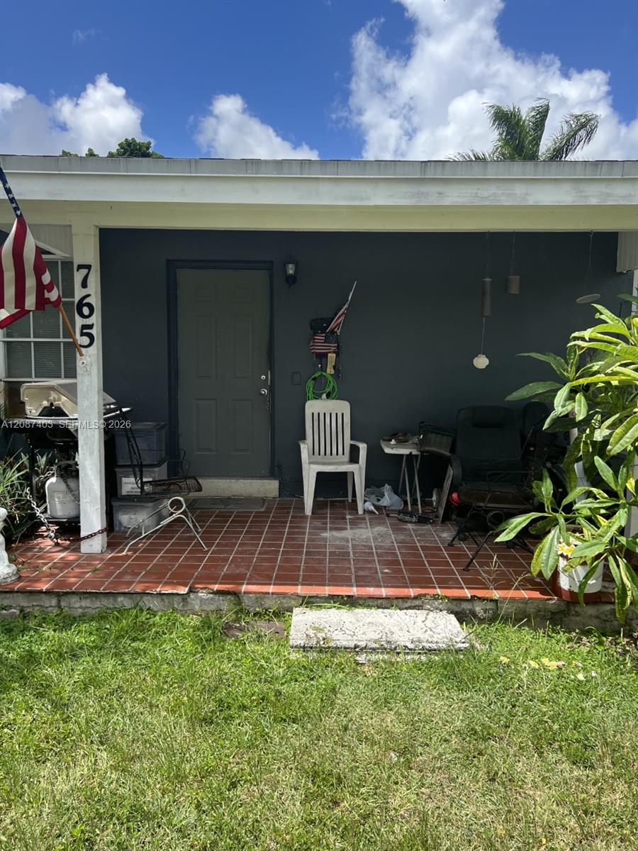765 NW 12th St, Homestead FL 33030