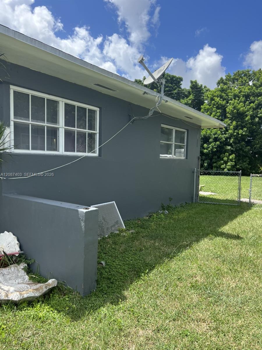 765 NW 12th St — Photo 2