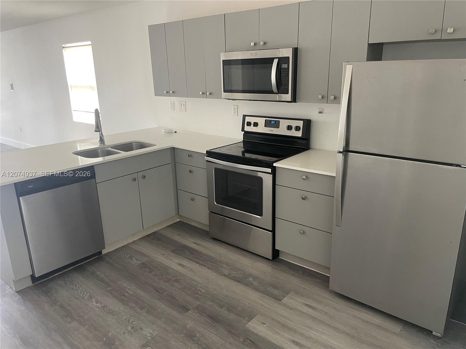 2290 SW 58th Ave — Photo 2