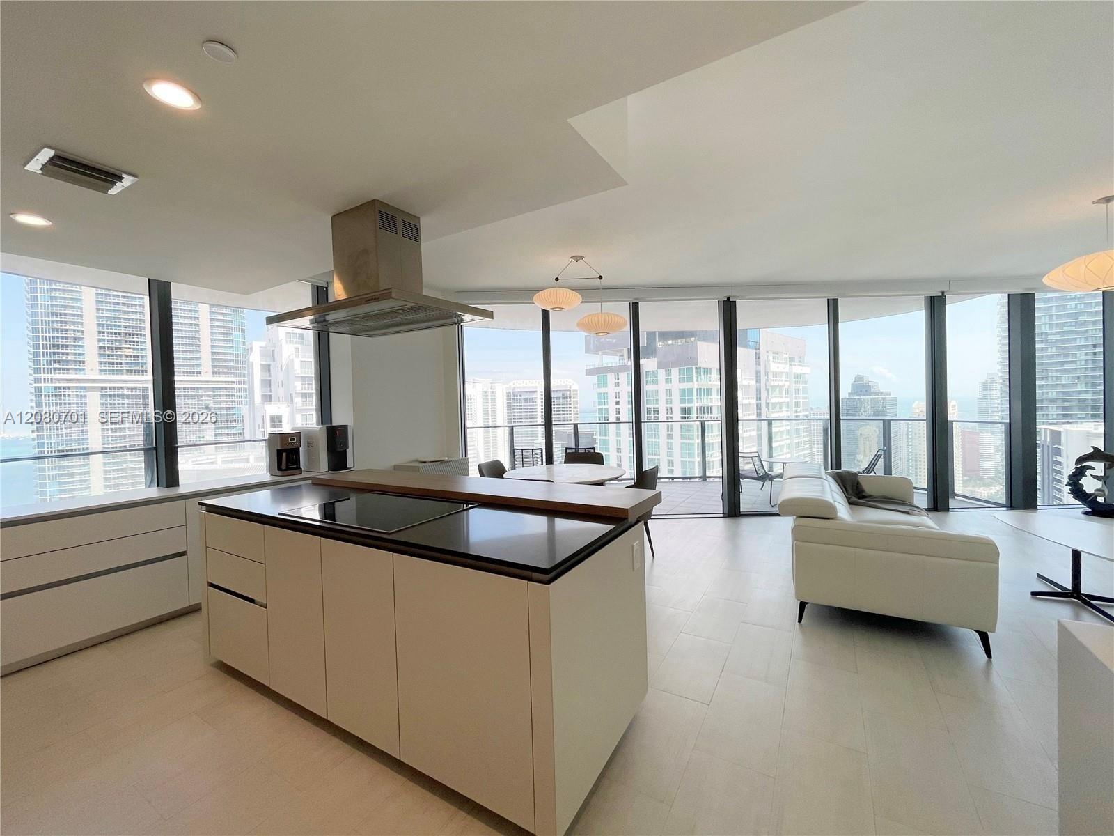 1000-brickell-plz-unit-4301-i6hb9xy — Photo 3