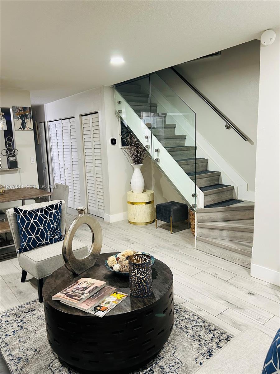 9835 Riverside Dr # 39 — Photo 4