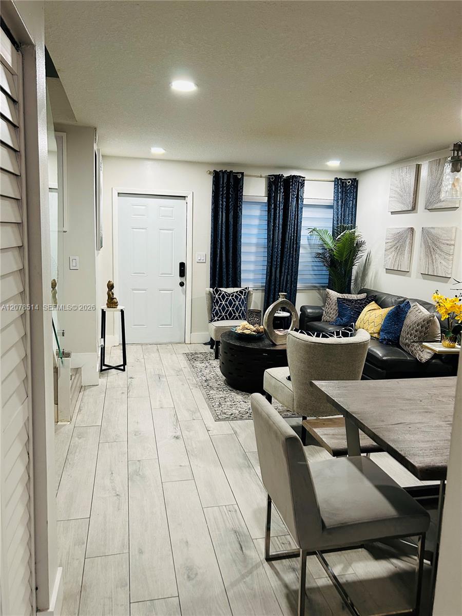 9835 Riverside Dr # 39 — Photo 5