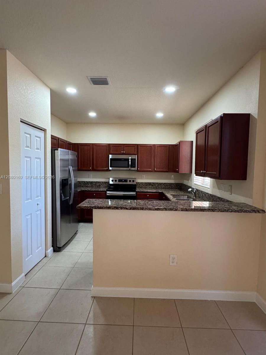 14720 SW 25th Ln # 14720 — Photo 3
