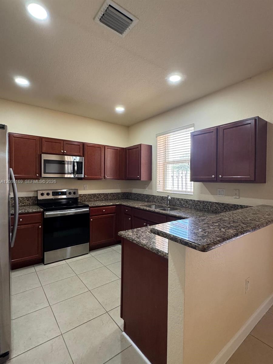 14720 SW 25th Ln # 14720 — Photo 4