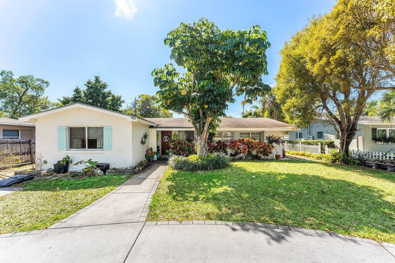 102 NE 22nd Street, Delray Beach FL 33444