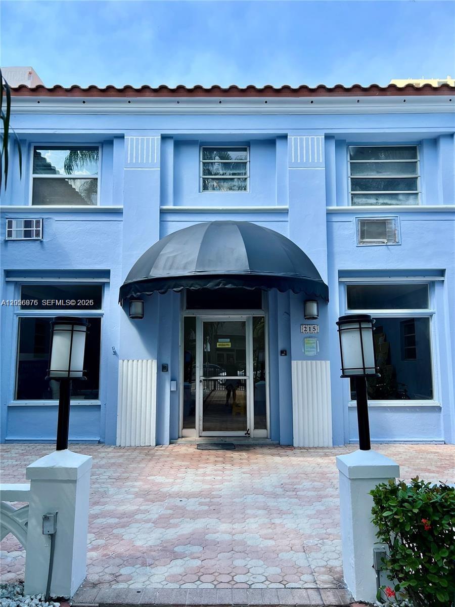 215 30th St # 1, Miami Beach FL 33140