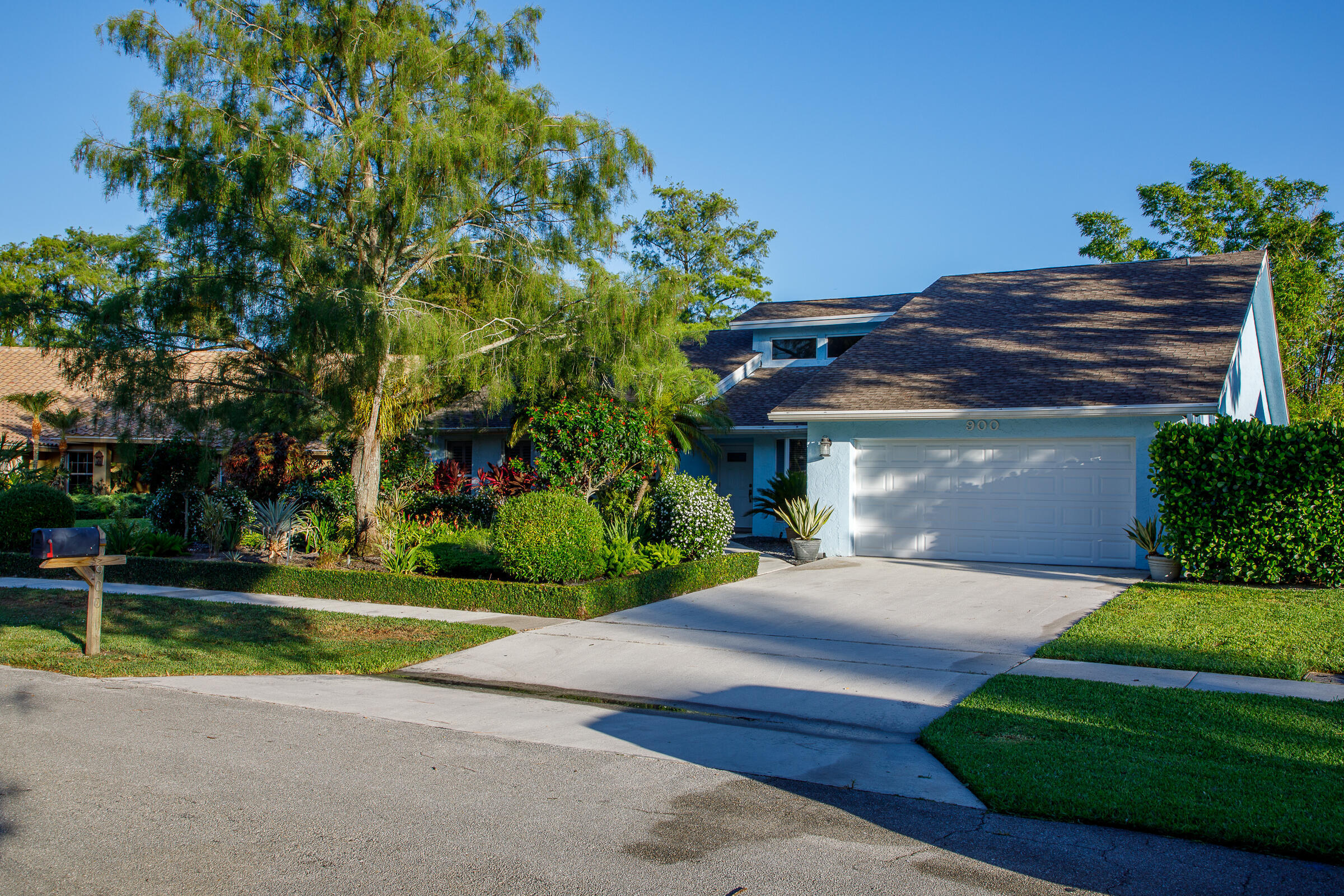 900 COSMOS Court — Photo 2