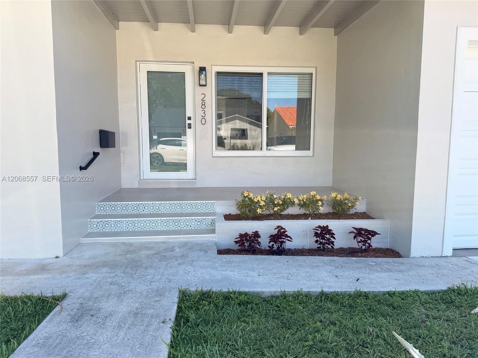 2830 SW 63rd Ave — Photo 2