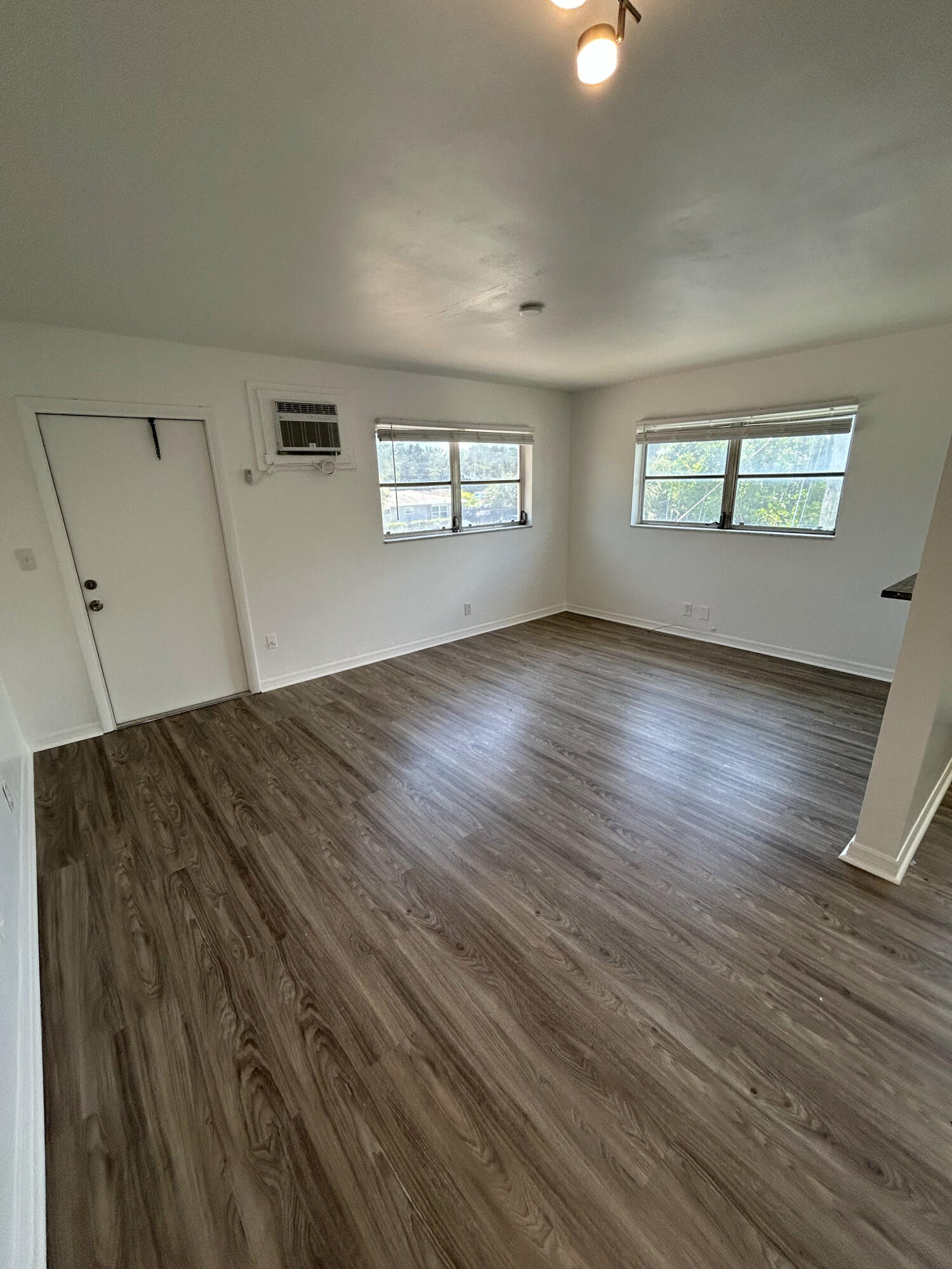 749 SE 15th Street # 7 — Photo 5