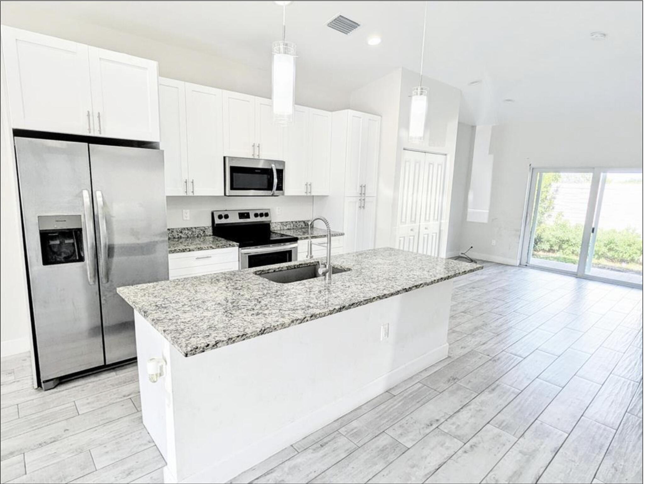1562 W 26th Court — Photo 4