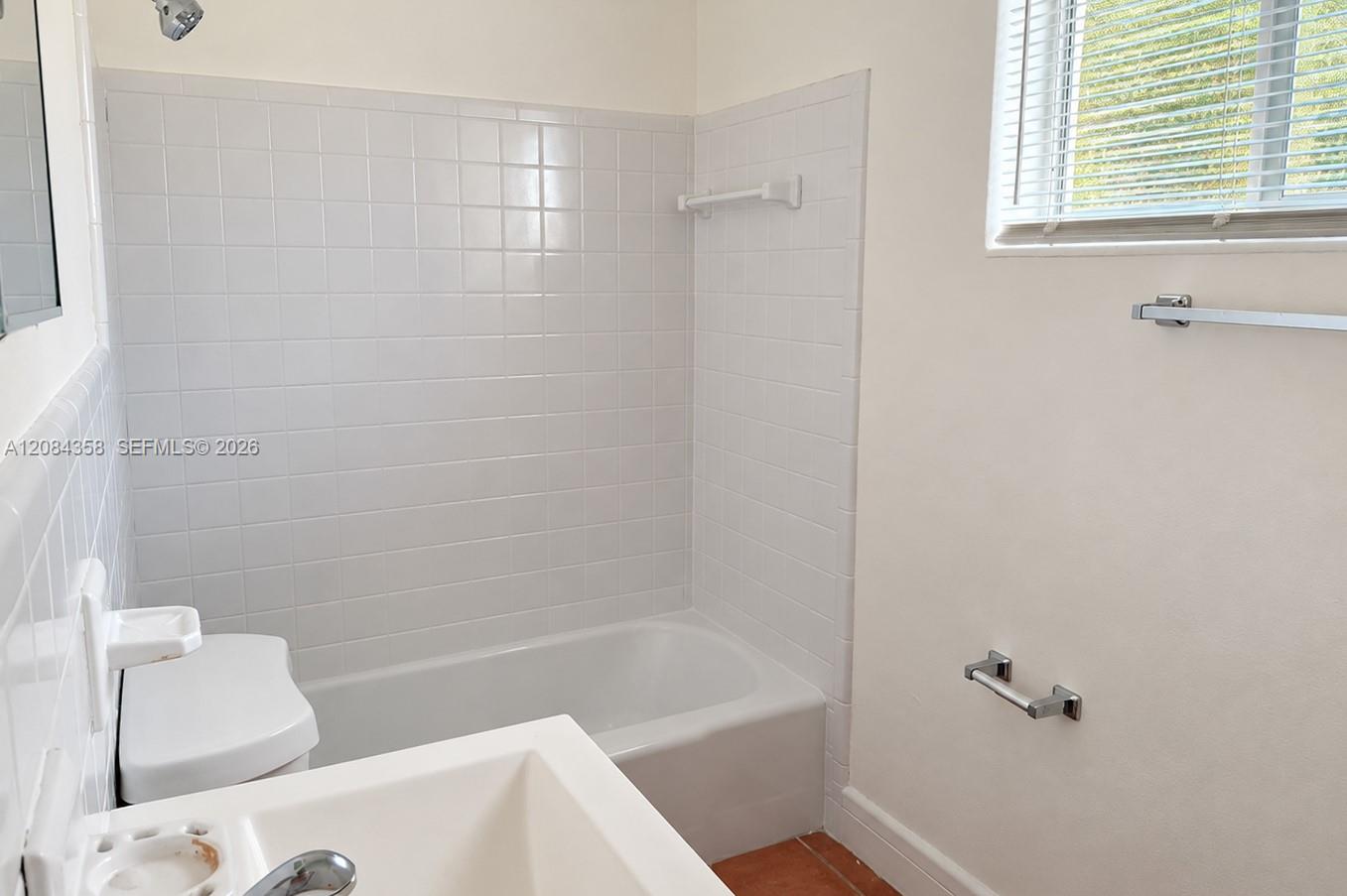 304 SE 9th Ct # 8 — Photo 2