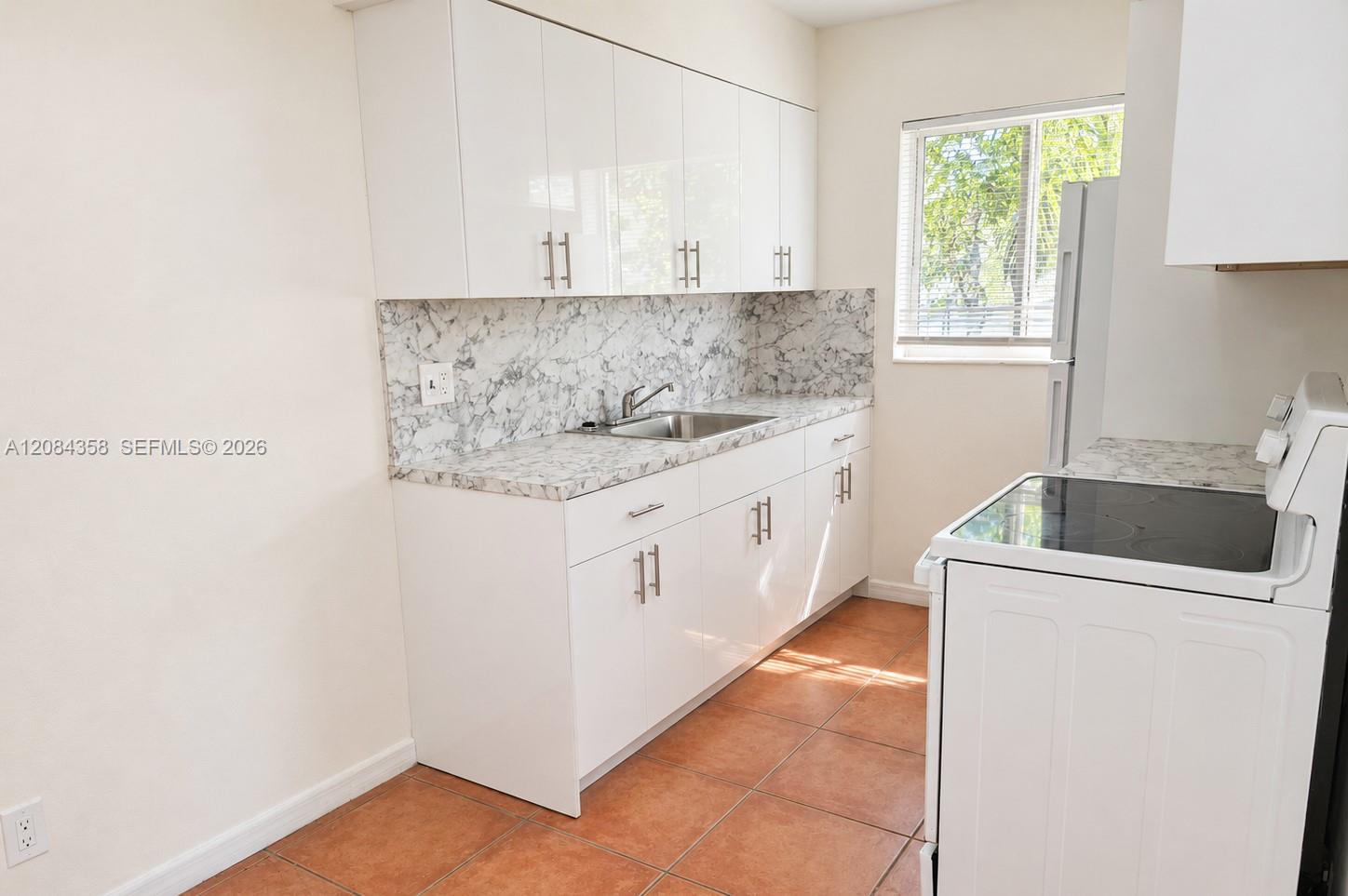 304 SE 9th Ct # 8 — Photo 4