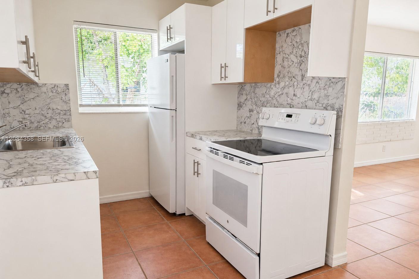 304 SE 9th Ct # 8 — Photo 5