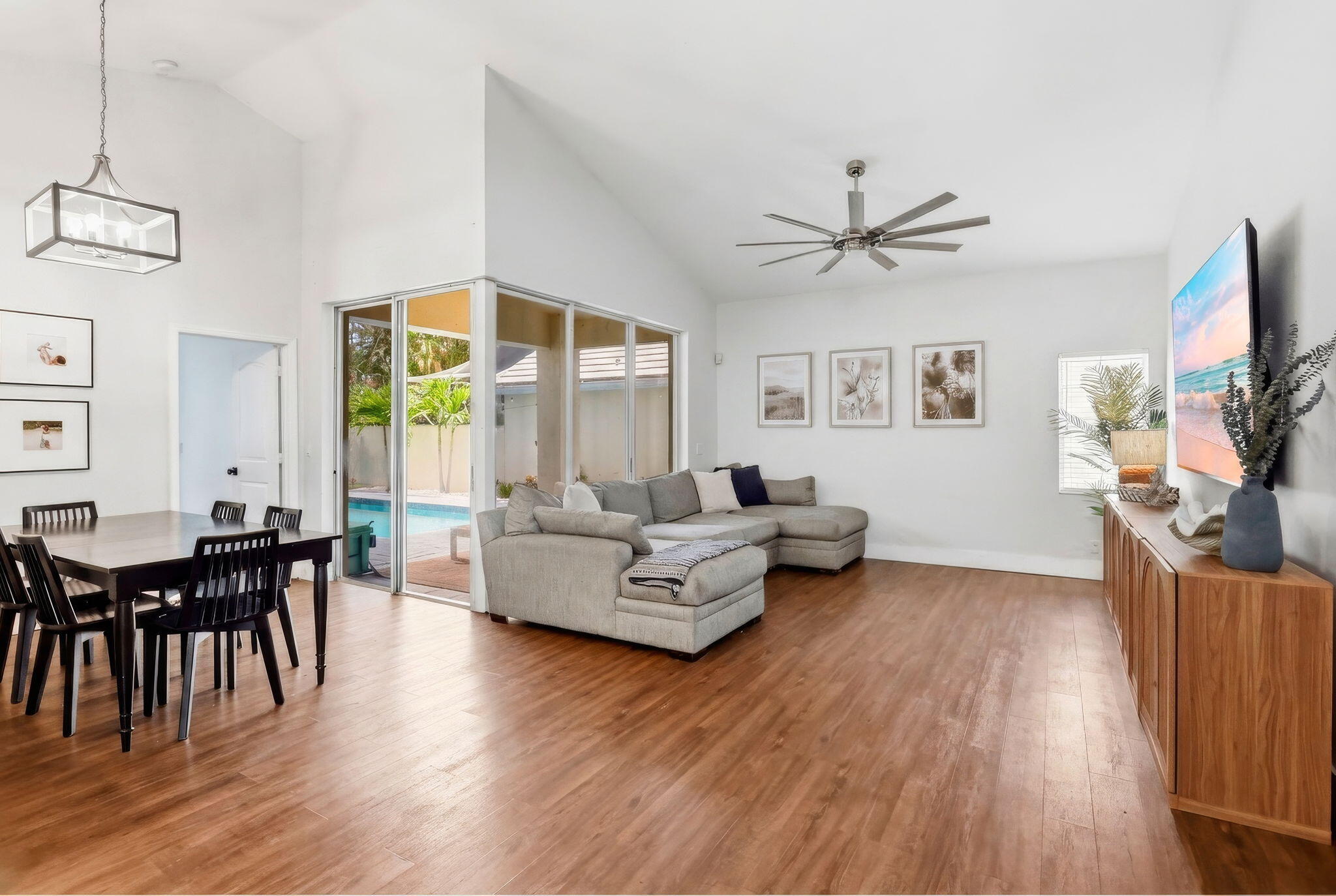 944 Dickens Place — Photo 3
