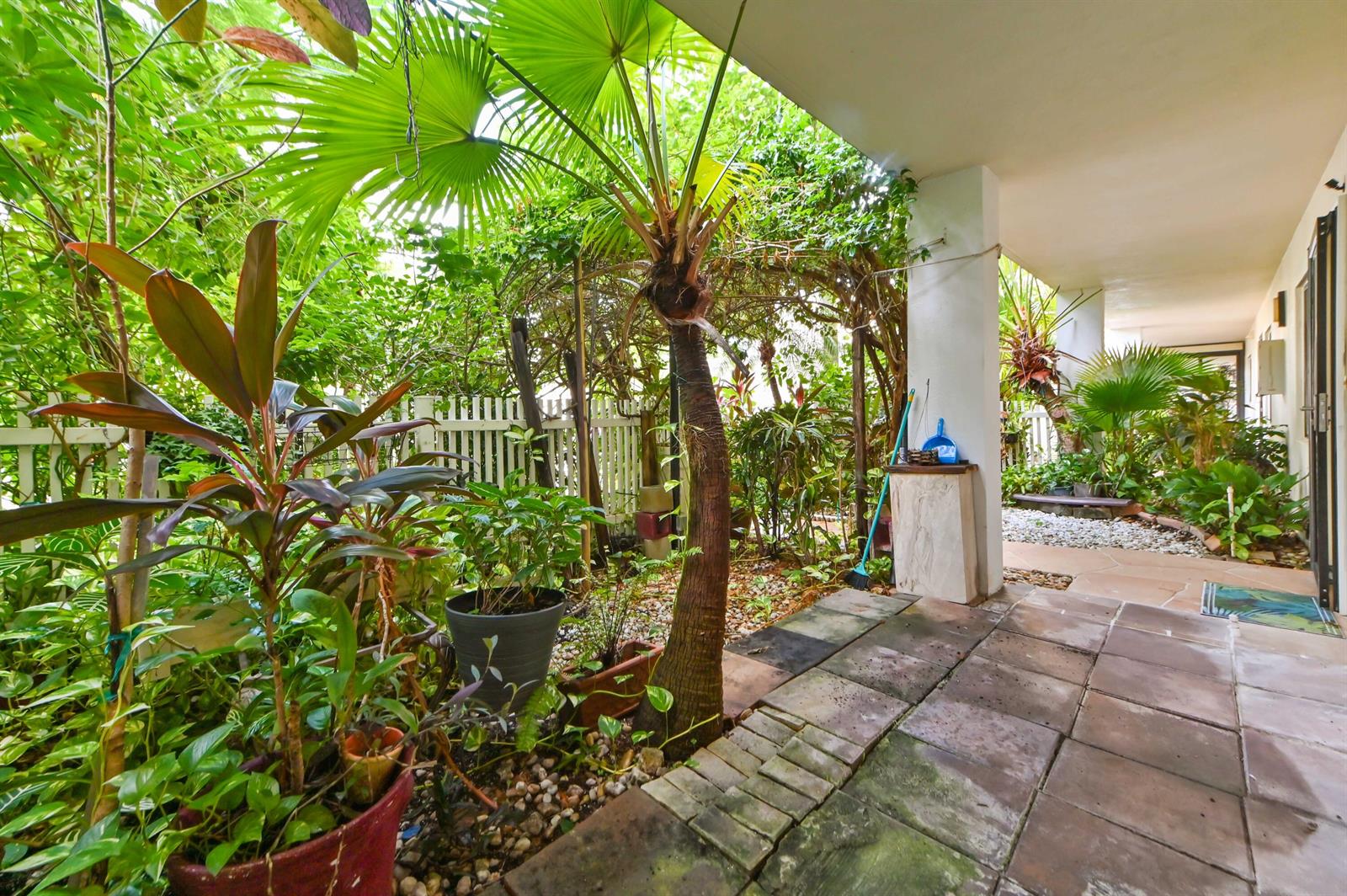 04 patio 01