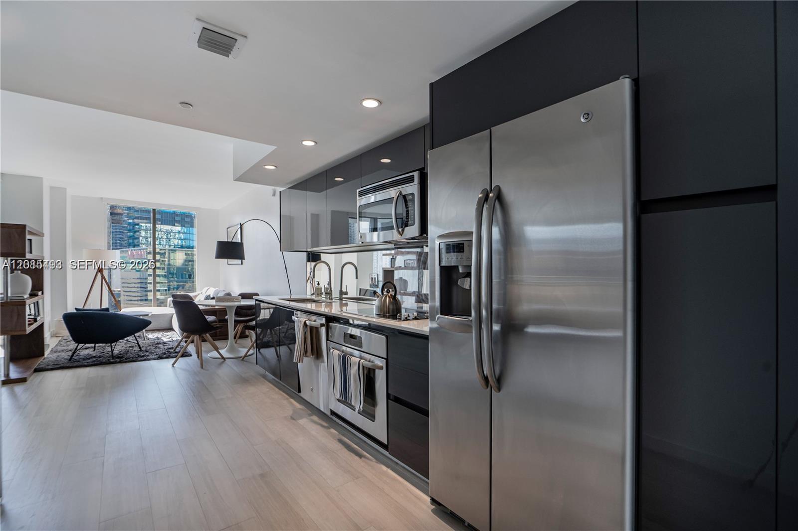 31 SE 6th St # 2205 — Photo 5