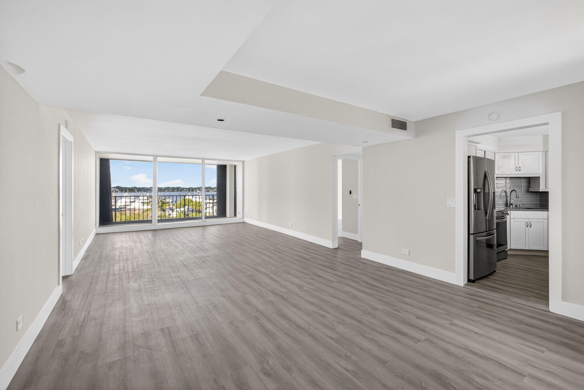 136 Lakeshore Drive # 511 — Photo 4
