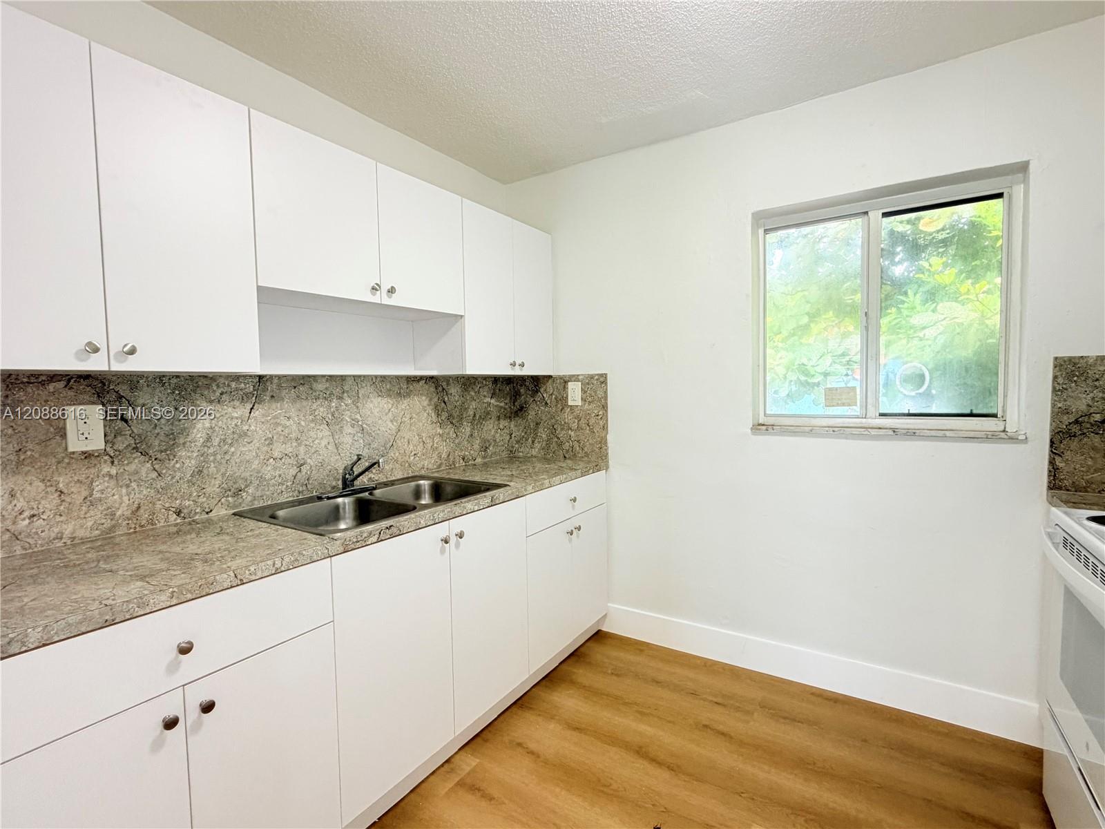1029 NW 5th St # 6 — Photo 3