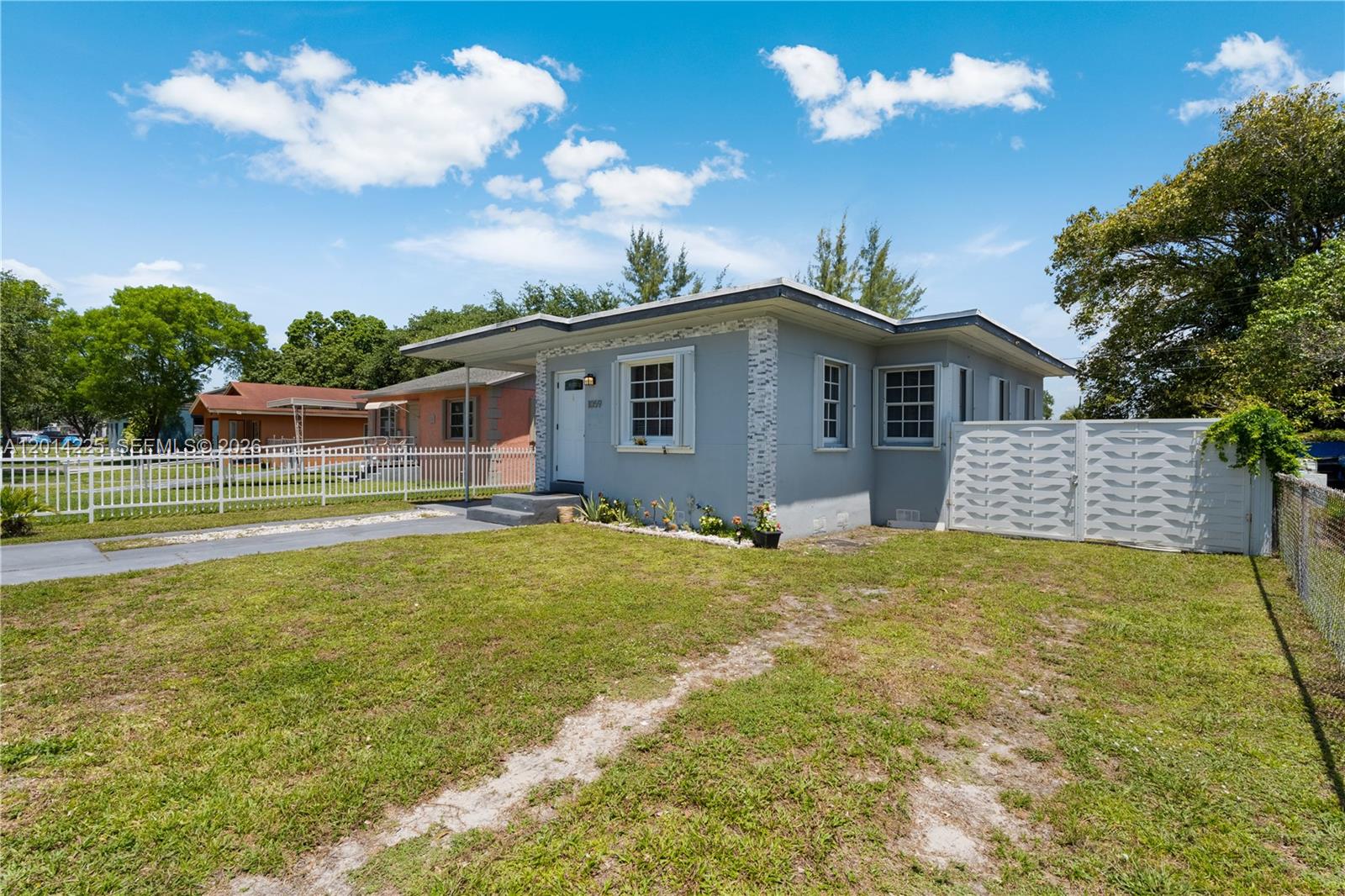 1059 NW 77th St, Miami FL 33150
