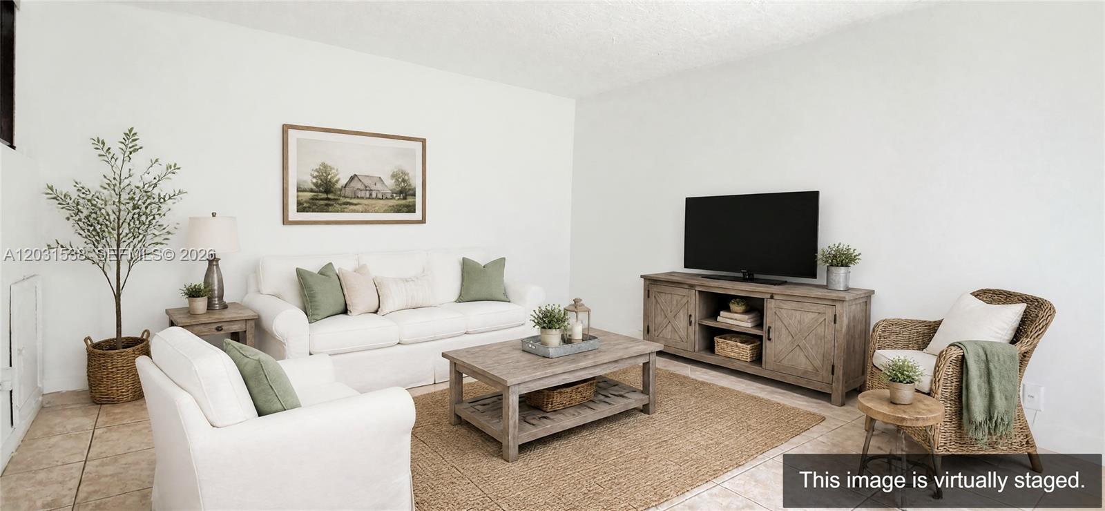 608 Commodore Dr — Photo 2