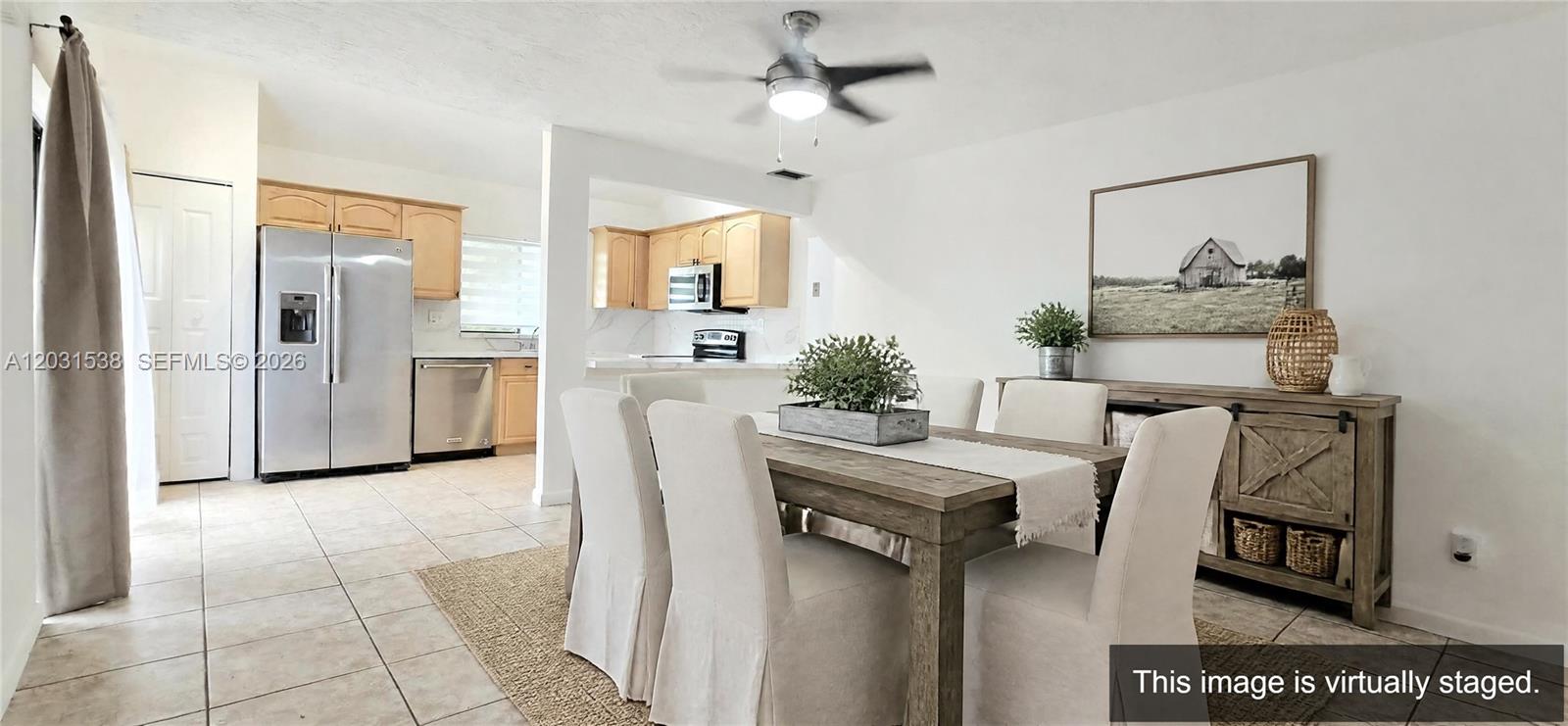 608 Commodore Dr — Photo 4
