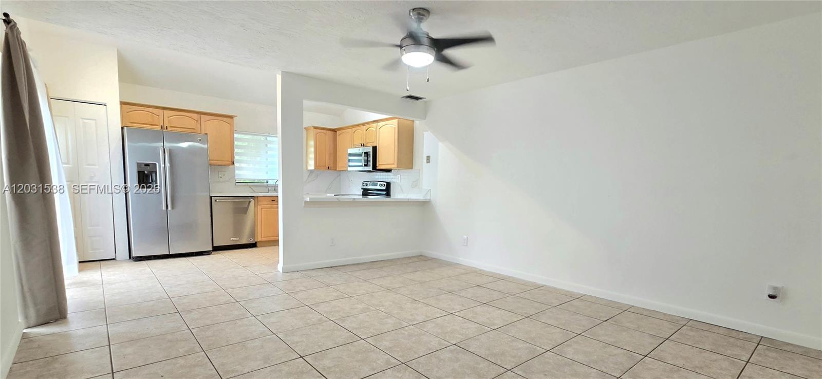608 Commodore Dr — Photo 5