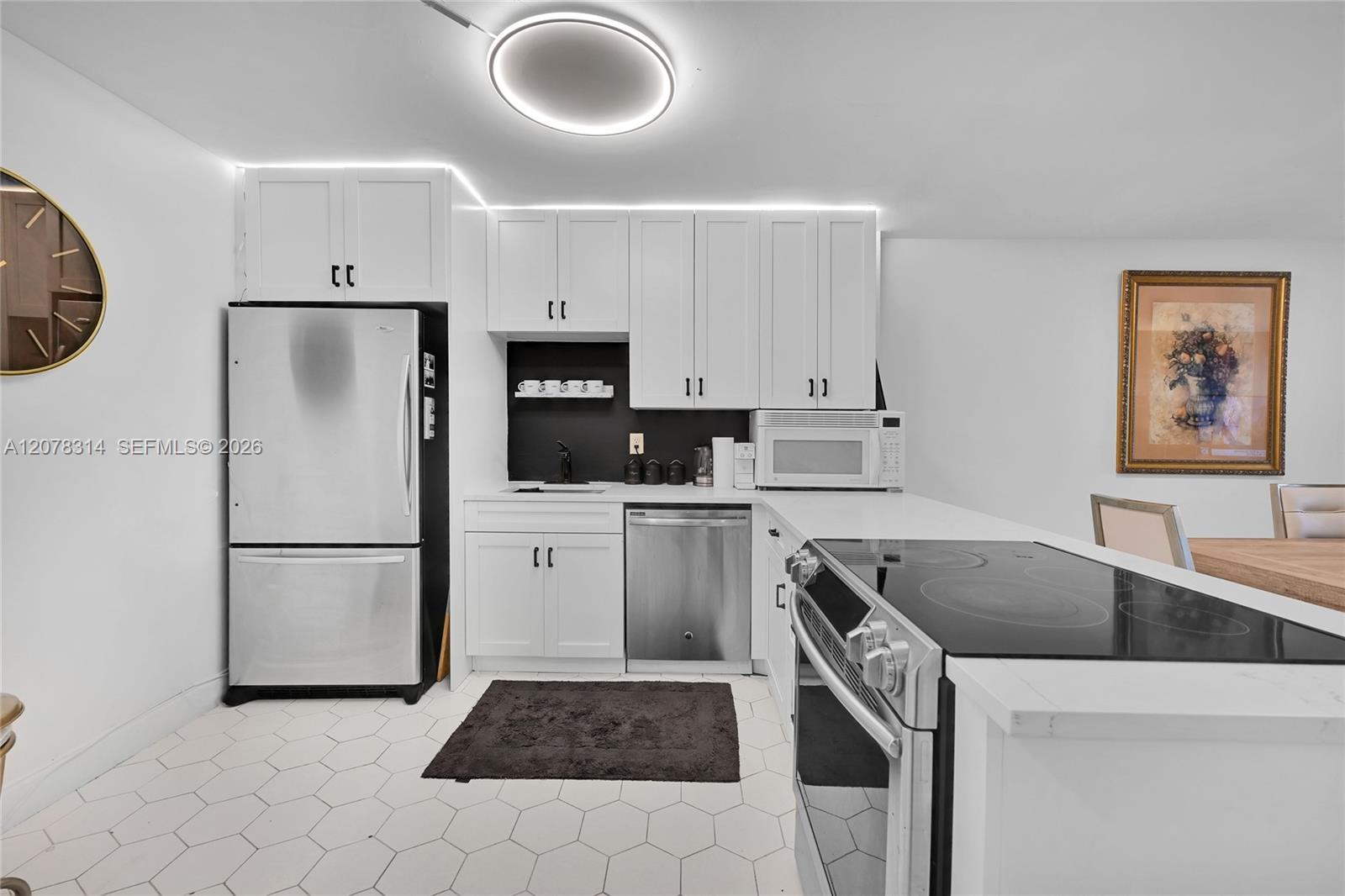 400 Leslie Dr # 605 — Photo 4