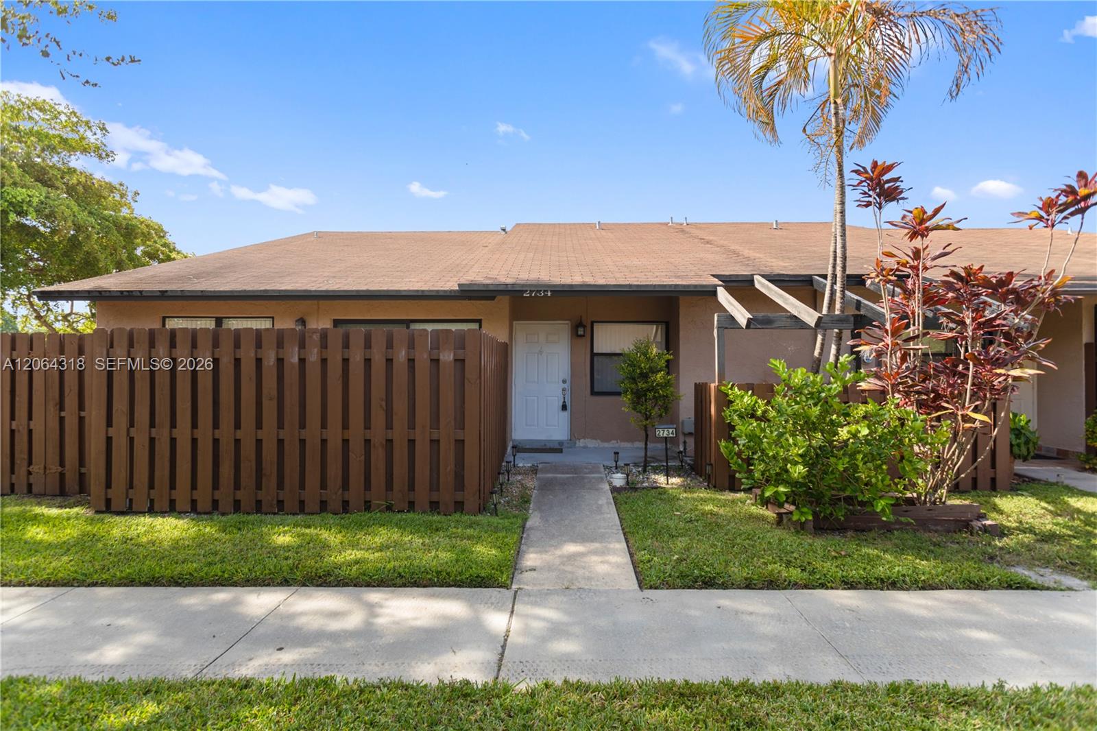 2734 N Nob Hill Rd — Photo 5