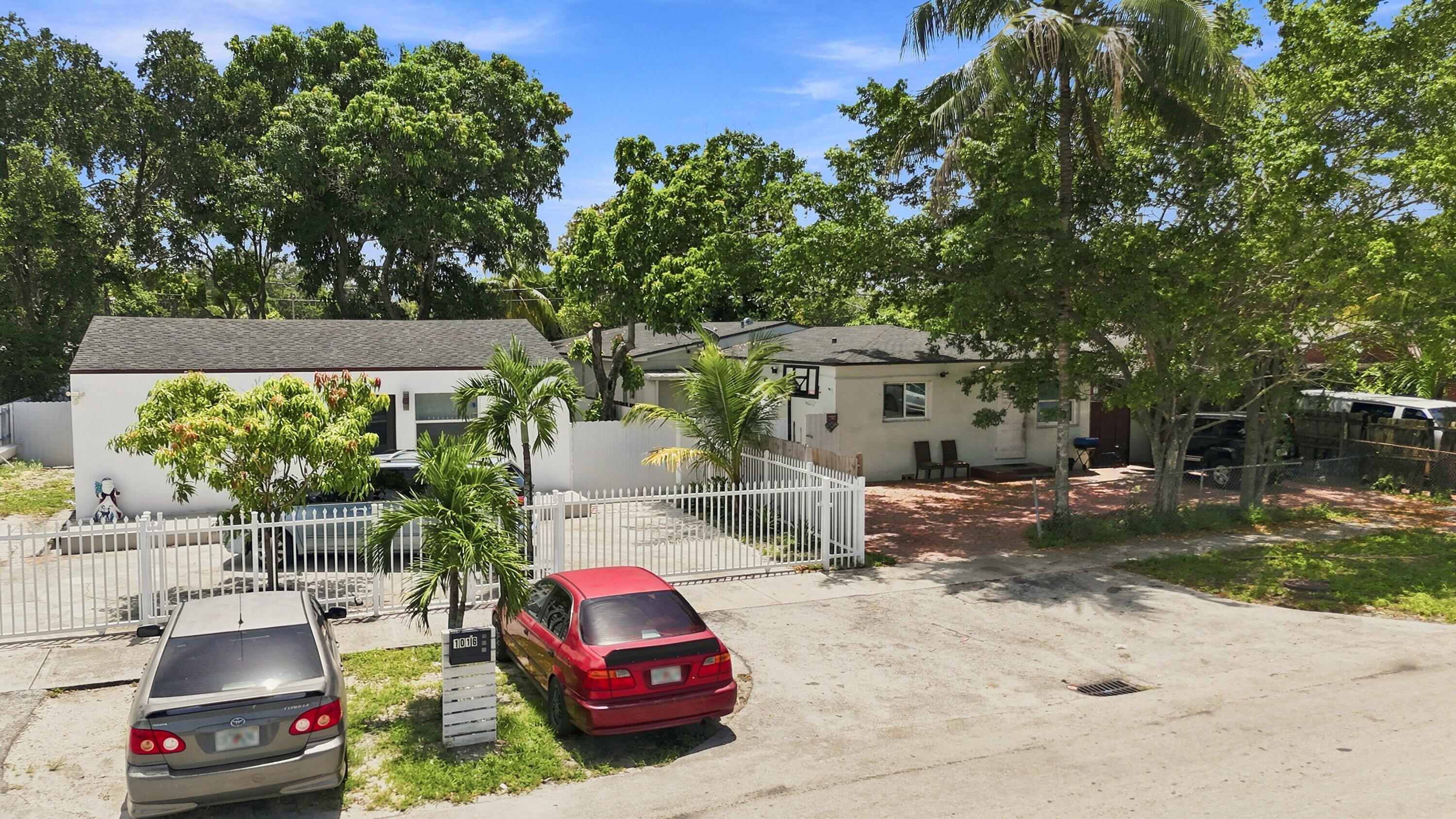 1010 Burlington Street — Photo 3