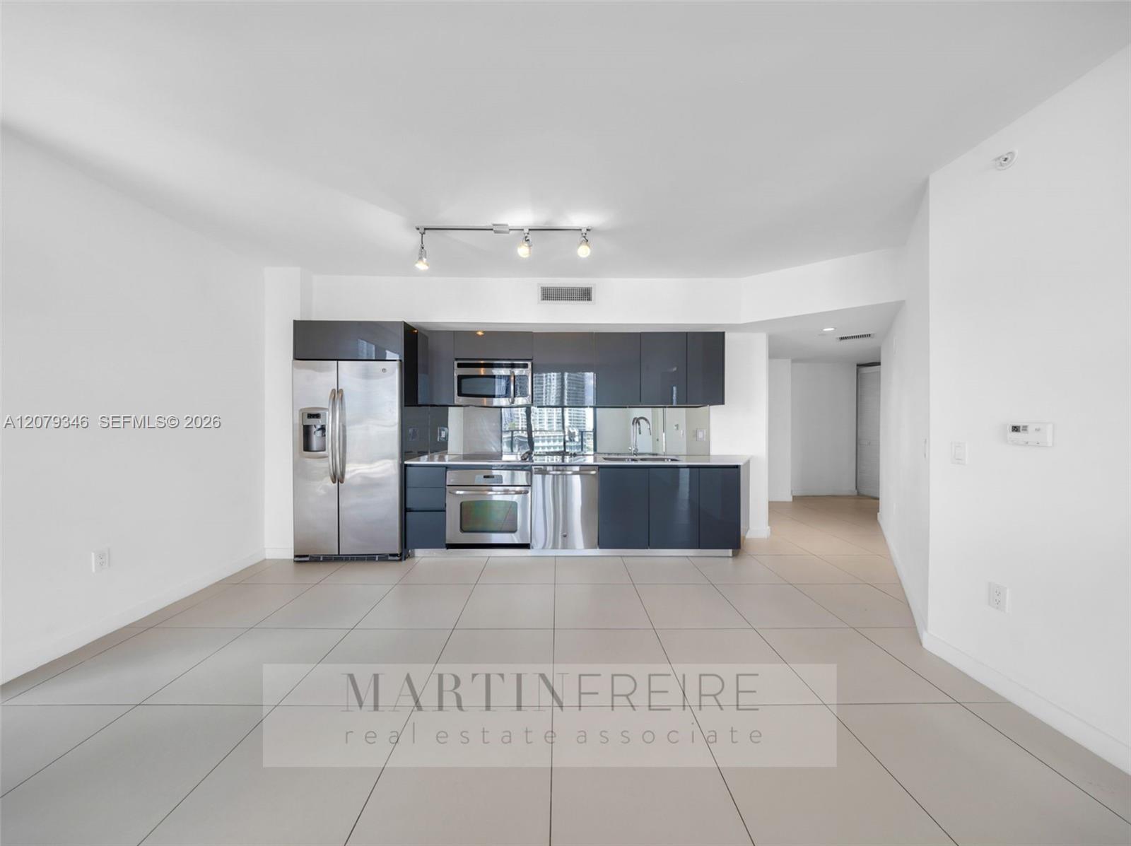 31 SE 6th St # 1402 — Photo 2
