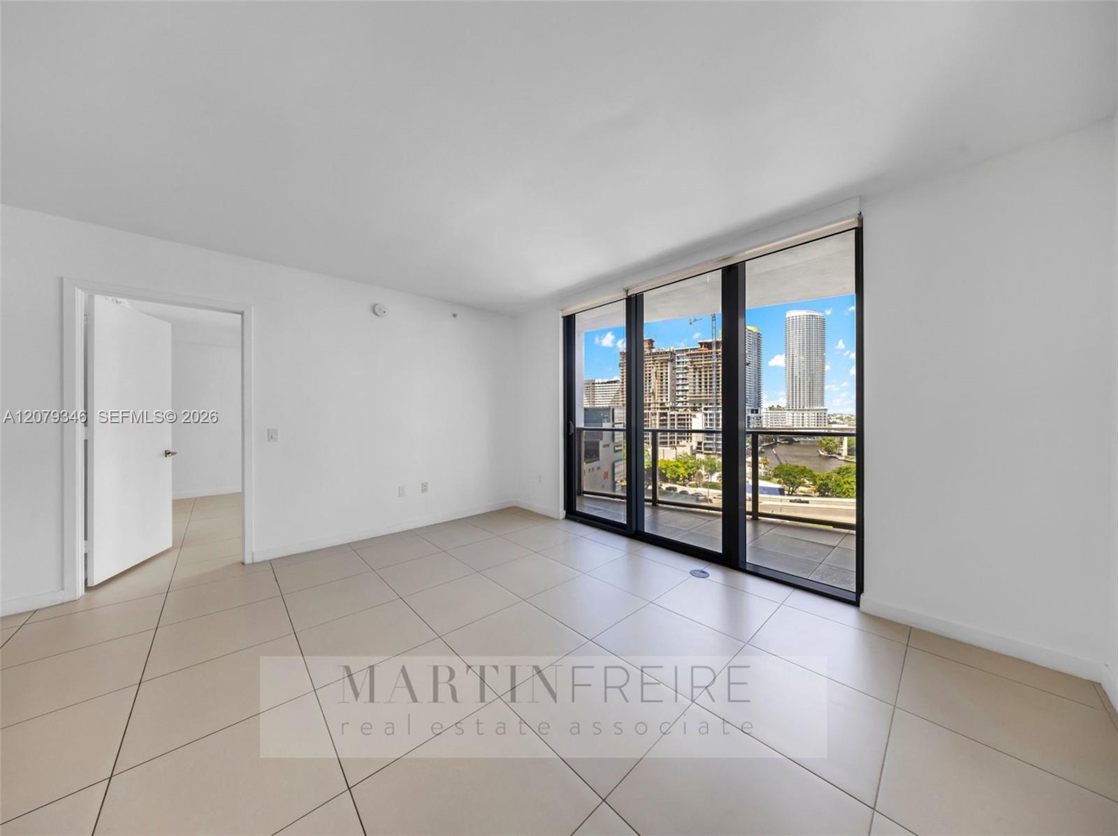 31 SE 6th St # 1402 — Photo 4