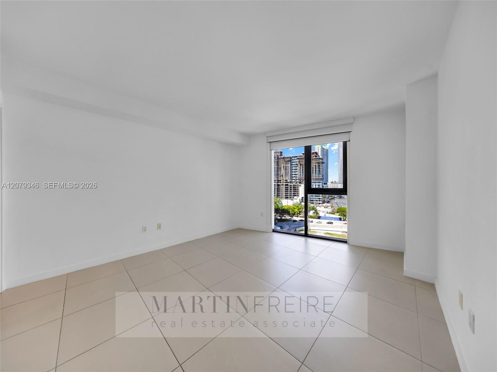 31 SE 6th St # 1402 — Photo 5