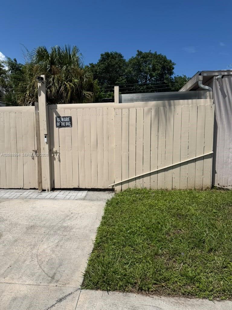 1801 NE 51st Ct — Photo 2