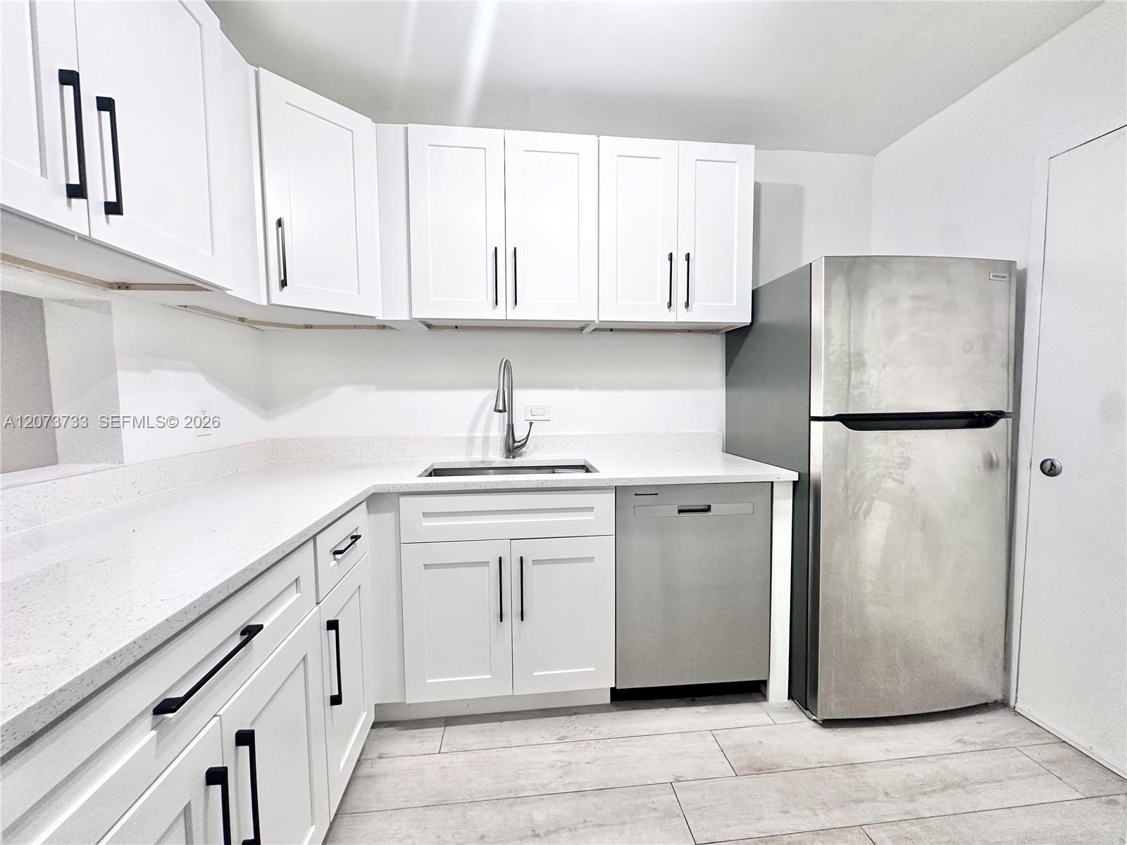 6890 N Kendall Dr # B204 — Photo 2