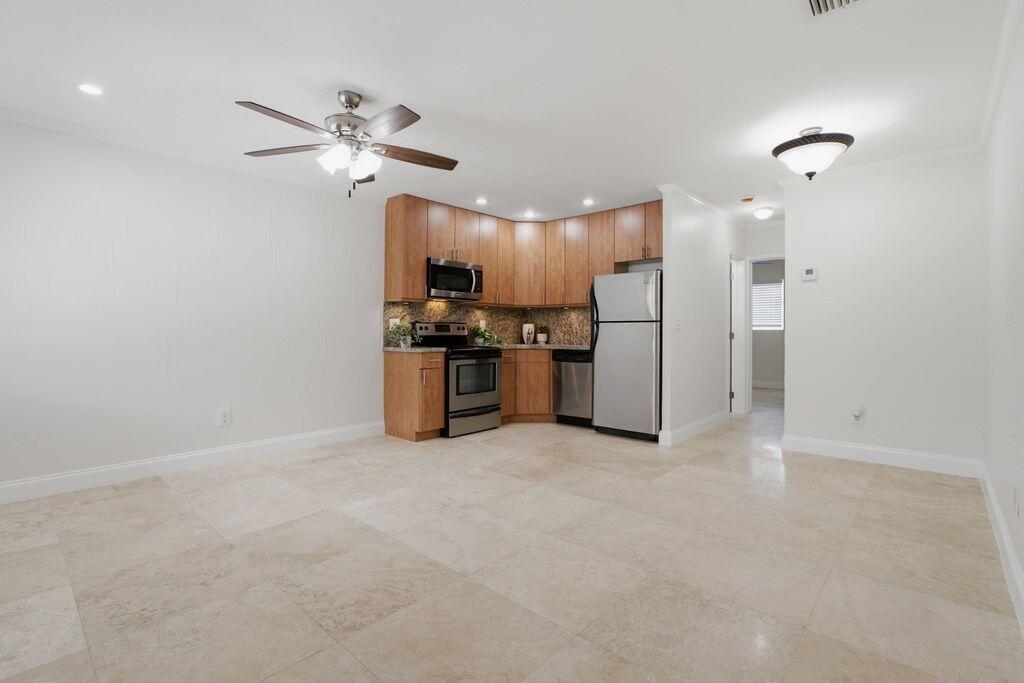 1872 NE 46TH Street # D10 — Photo 4