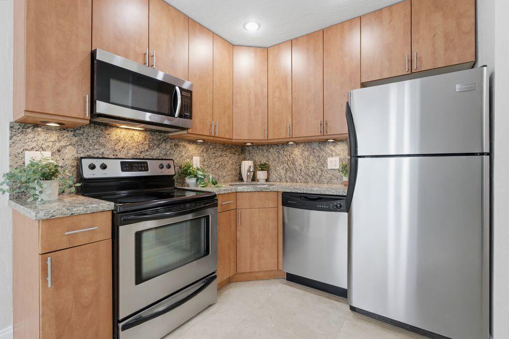 1872 NE 46TH Street # D10 — Photo 2