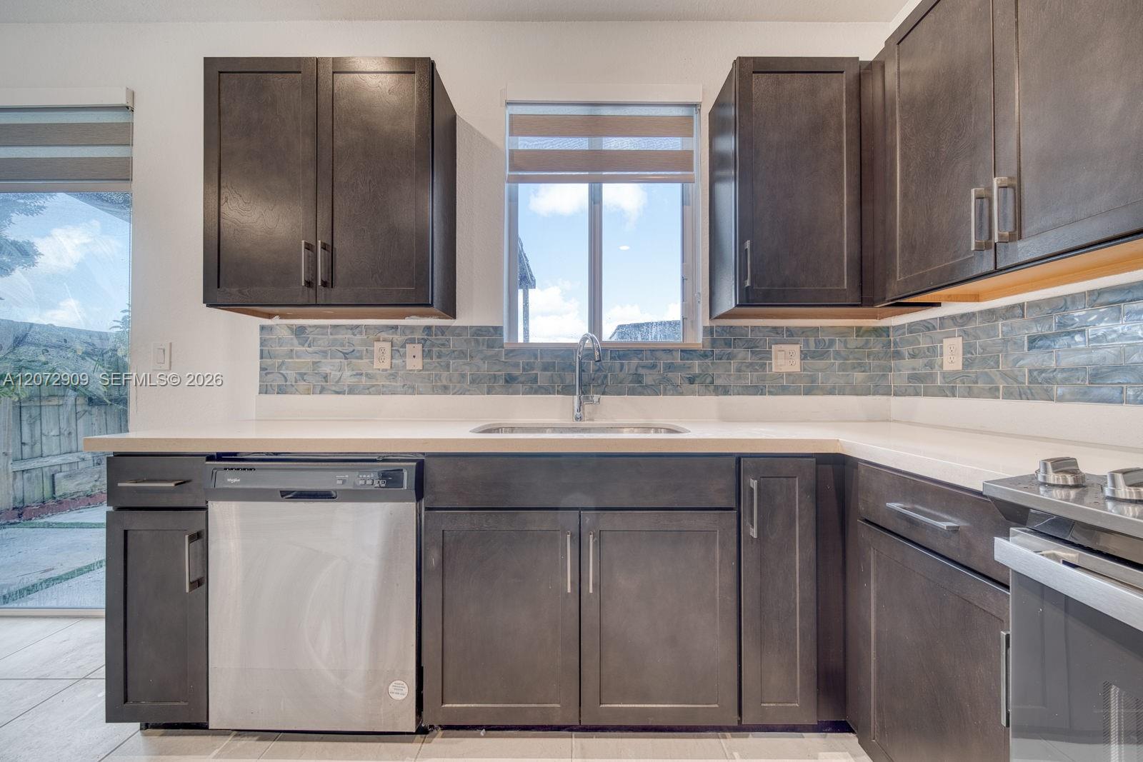 1090 SE 23rd Ave # 1090 — Photo 3